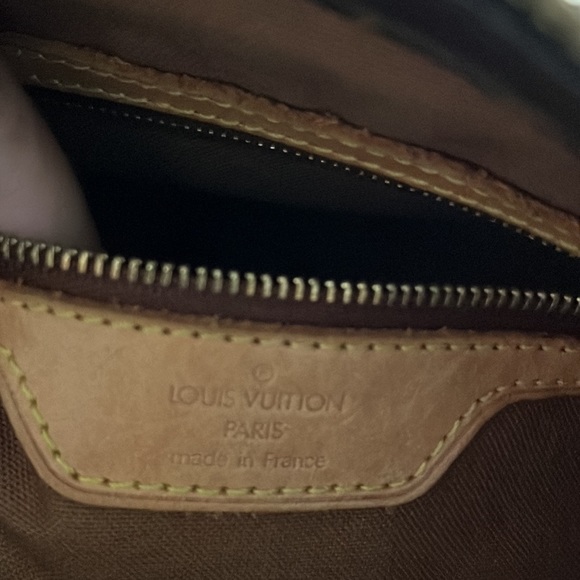 Louis Vuitton - Picture 2 of 3